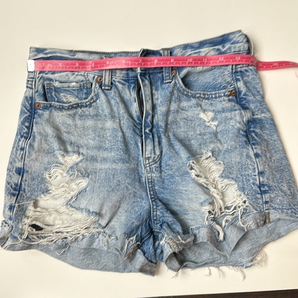 American Eagle Outfitters Pants - Ripped American eagle shorts #A26